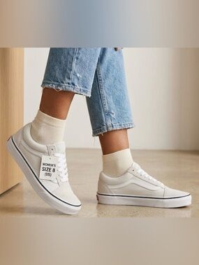 Women’s size 8 VANS Low-Top Casual Suede Canvas Sneakers